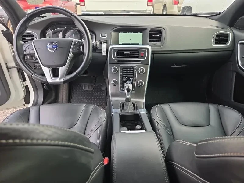 2015 Volvo V60 1st Gen - Image 15 of 20