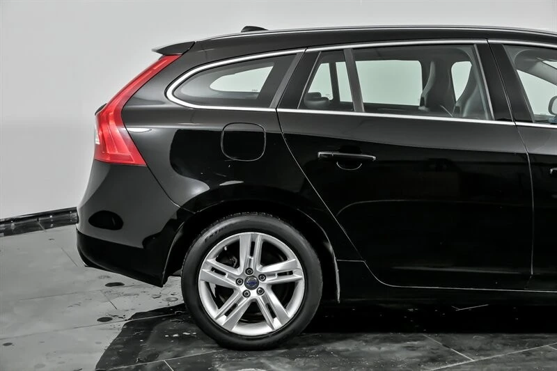 2015 Volvo V60 1st Gen - Image 11 of 12