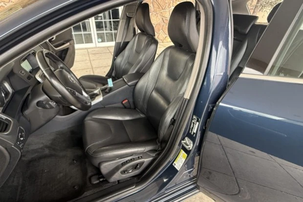 2015 Volvo V60 1st Gen - Image 4 of 8