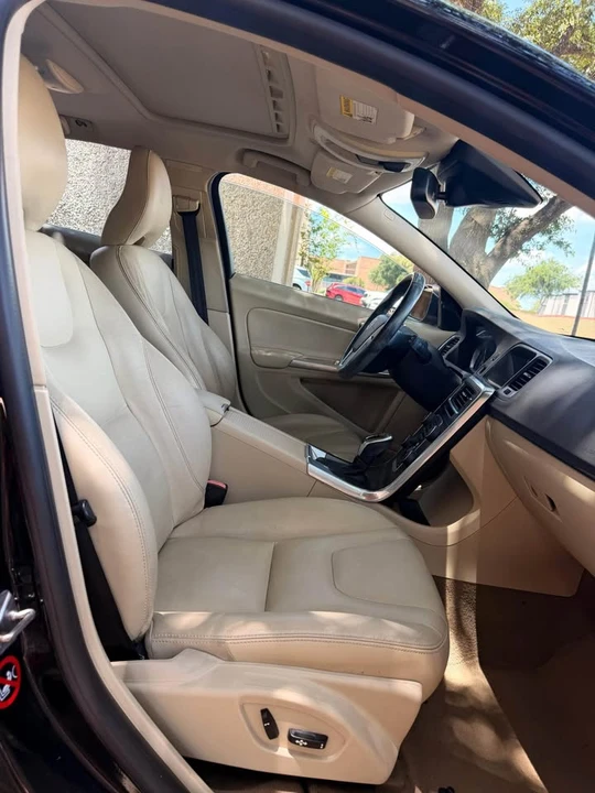 2015 Volvo V60 1st Gen - Image 9 of 12