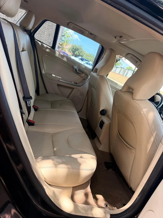 2015 Volvo V60 1st Gen - Image 11 of 12