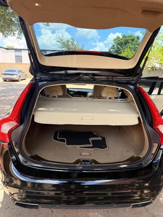 2015 Volvo V60 1st Gen - Image 10 of 12