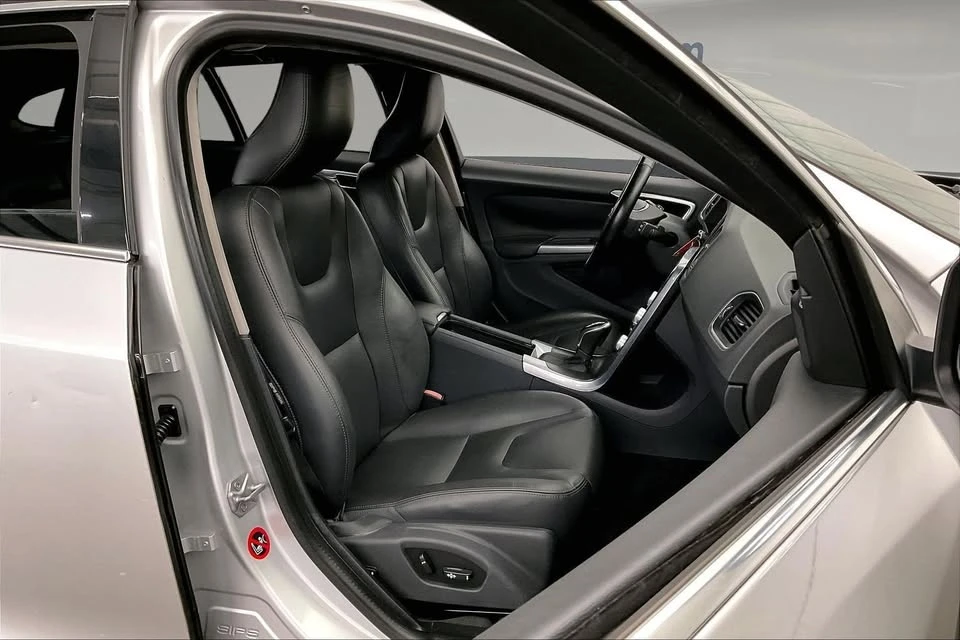 2015 Volvo V60 1st Gen - Image 6 of 14