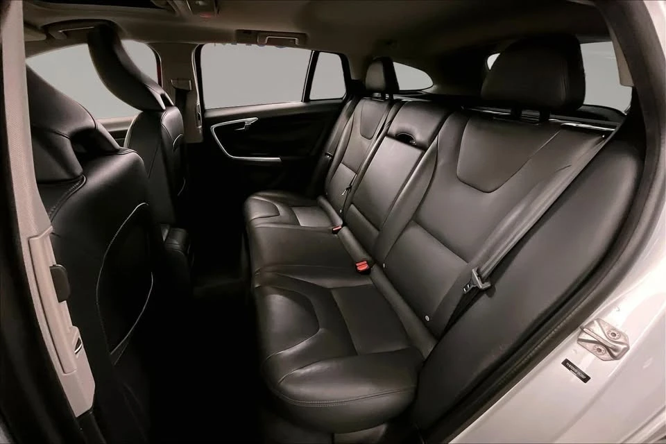 2015 Volvo V60 1st Gen - Image 13 of 14
