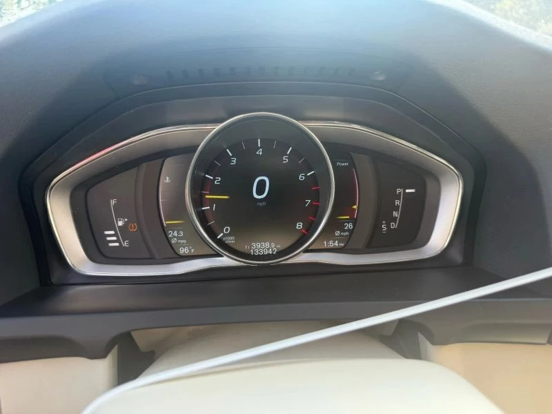 2015 Volvo V60 1st Gen - Image 10 of 12