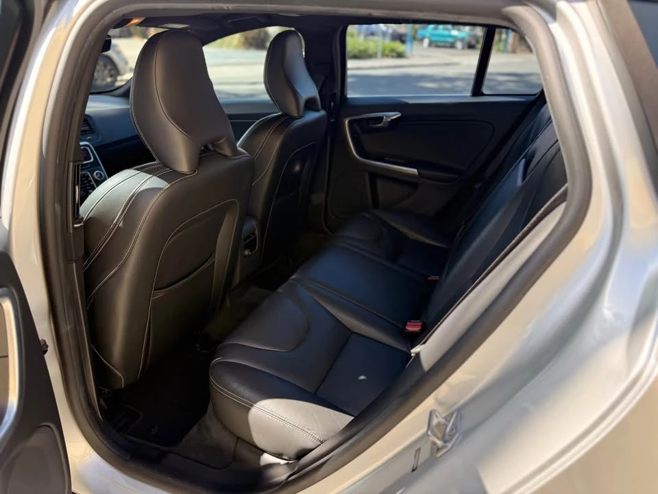 2015 Volvo V60 1st Gen - Image 9 of 14
