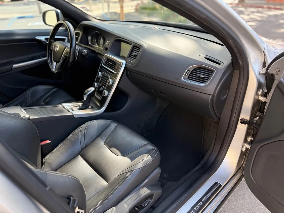 2015 Volvo V60 1st Gen - Image 13 of 14