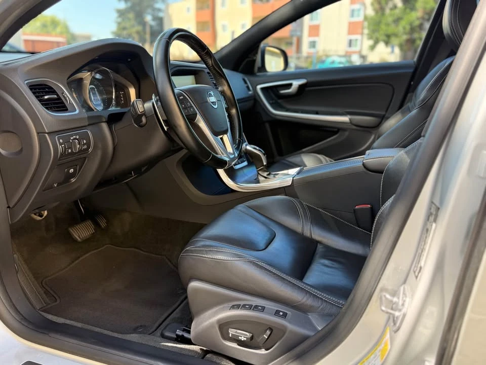 2015 Volvo V60 1st Gen - Image 8 of 14
