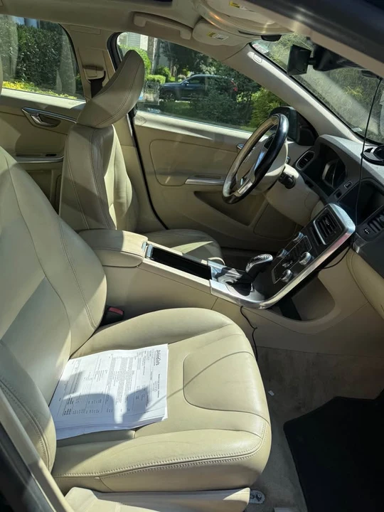 2015 Volvo V60 1st Gen - Image 5 of 7