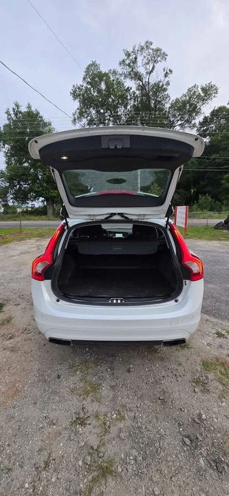 2015 Volvo V60 1st Gen - Image 9 of 18
