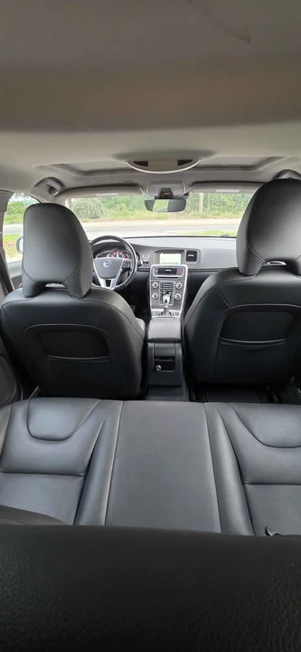 2015 Volvo V60 1st Gen - Image 13 of 18