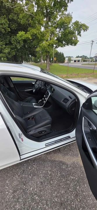 2015 Volvo V60 1st Gen - Image 12 of 18