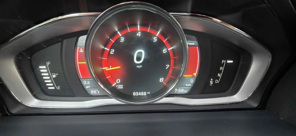 2015 Volvo V60 1st Gen - Image 16 of 18
