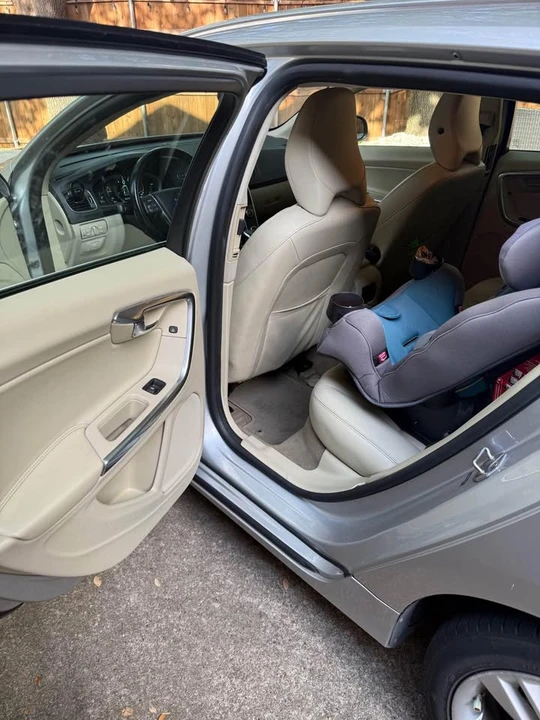 2015 Volvo V60 1st Gen - Image 8 of 10