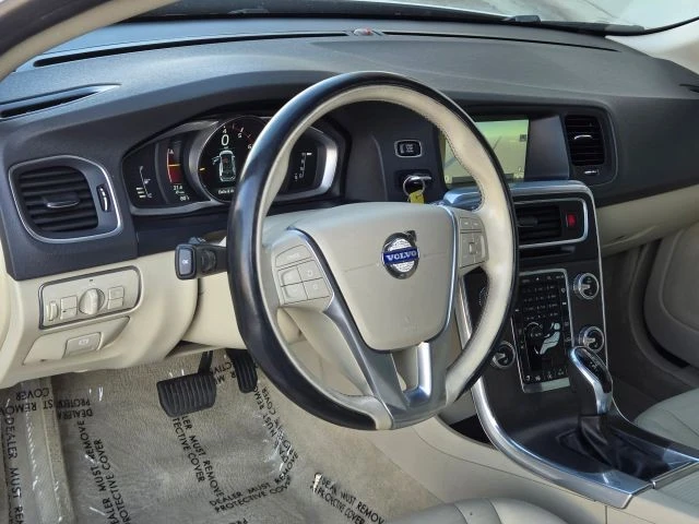 2015 Volvo V60 1st Gen - Image 11 of 31