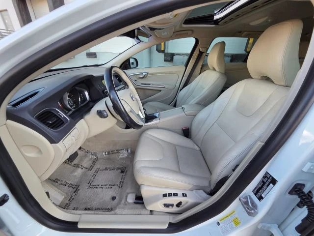 2015 Volvo V60 1st Gen - Image 12 of 31