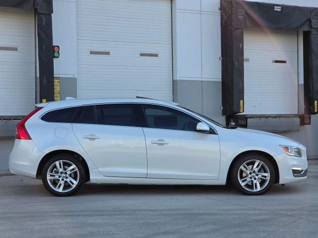 2015 Volvo V60 1st Gen - Image 9 of 31