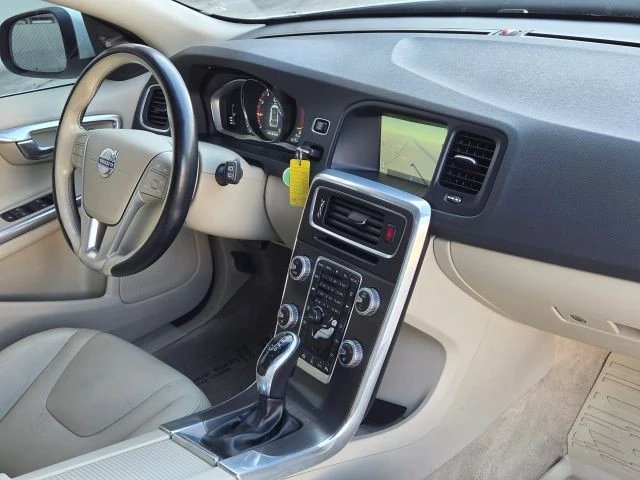 2015 Volvo V60 1st Gen - Image 23 of 31
