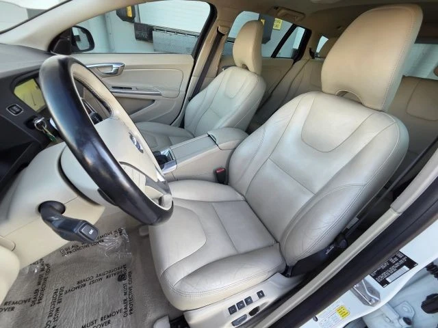 2015 Volvo V60 1st Gen - Image 13 of 31