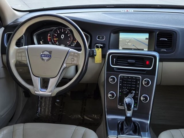 2015 Volvo V60 1st Gen - Image 25 of 31