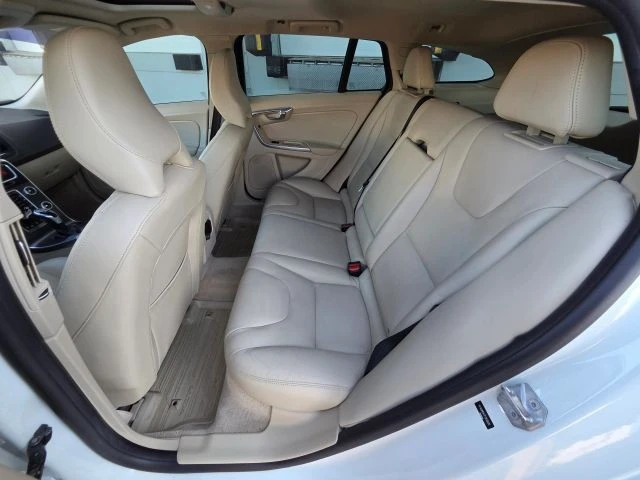2015 Volvo V60 1st Gen - Image 15 of 31