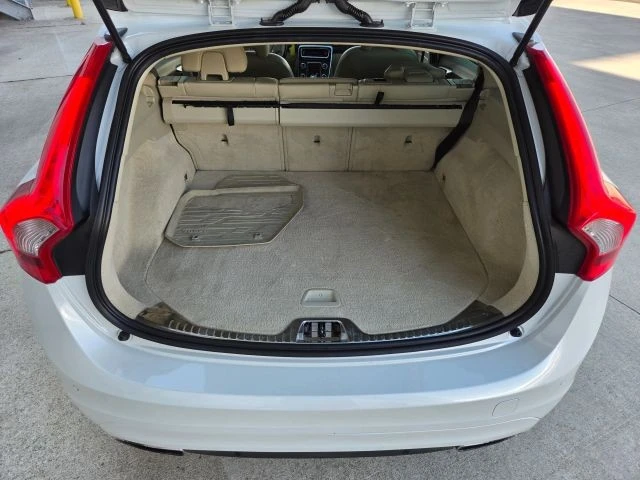 2015 Volvo V60 1st Gen - Image 16 of 31