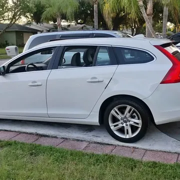 2015 Volvo V60 T5 Premier Wagon 4D