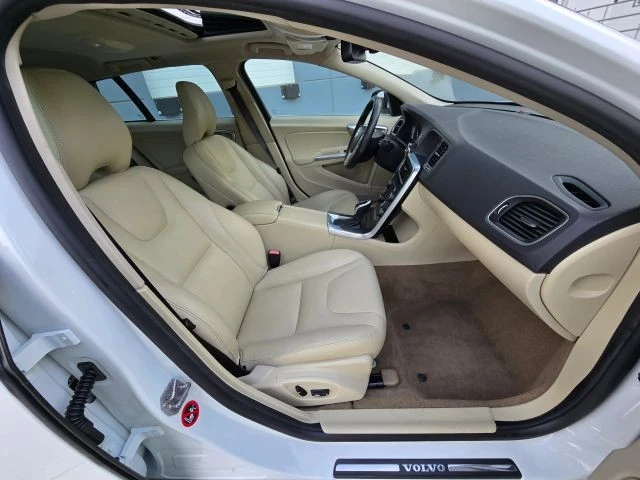 2015 Volvo V60 1st Gen - Image 18 of 21