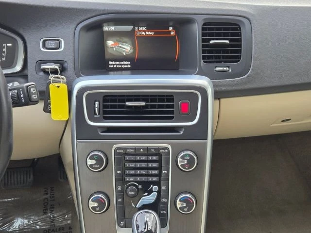 2015 Volvo - Image 24 of 31