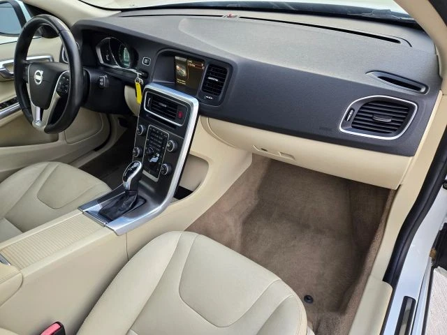 2015 Volvo V60 1st Gen - Image 2 of 21