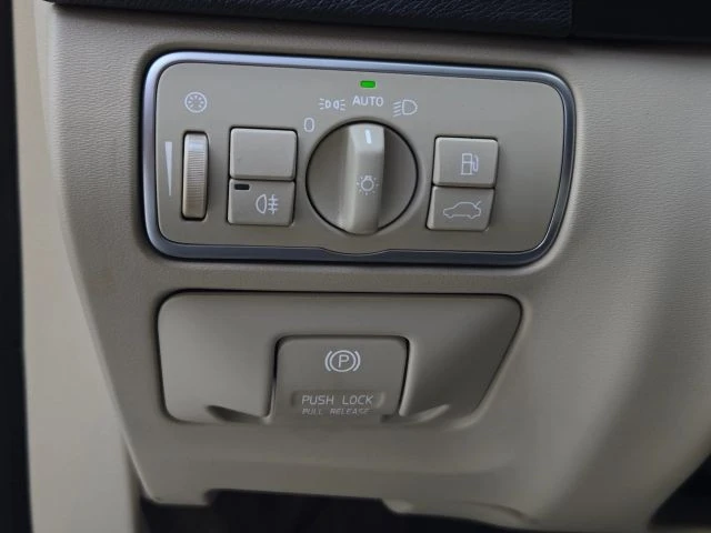 2015 Volvo - Image 30 of 31