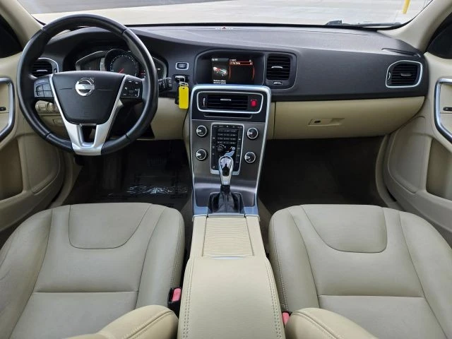 2015 Volvo - Image 22 of 31