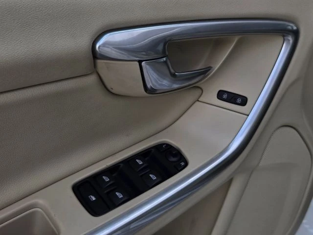 2015 Volvo - Image 31 of 31