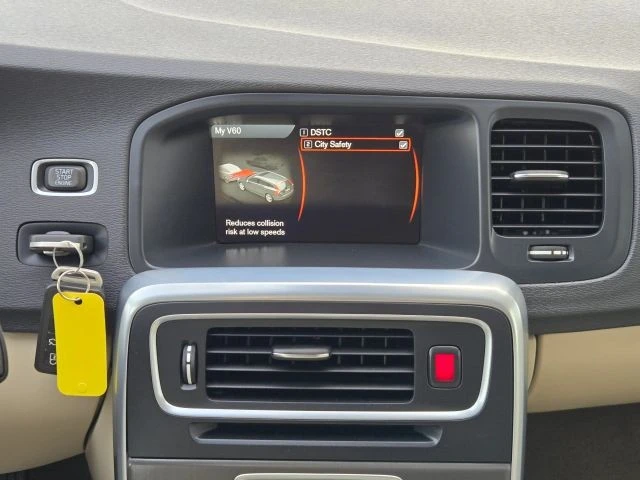 2015 Volvo - Image 25 of 31