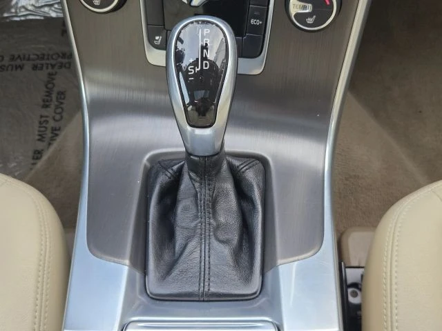 2015 Volvo - Image 27 of 31
