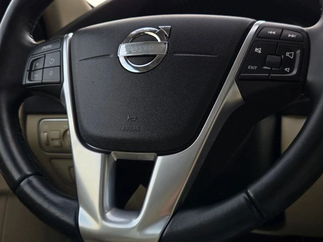 2015 Volvo - Image 28 of 31