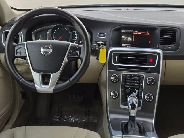 2015 Volvo - Image 23 of 31