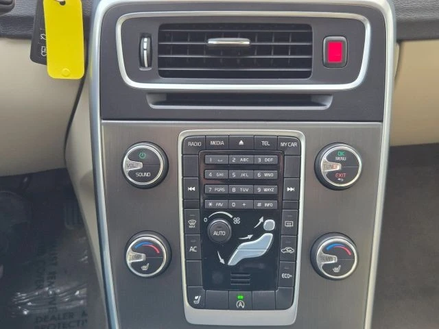 2015 Volvo - Image 26 of 31