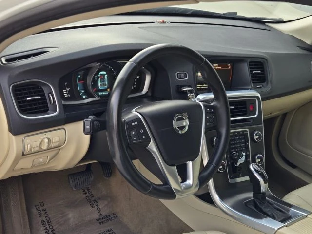 2015 Volvo V60 1st Gen - Image 11 of 21