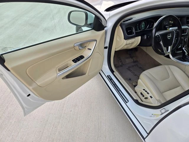 2015 Volvo V60 1st Gen - Image 10 of 21