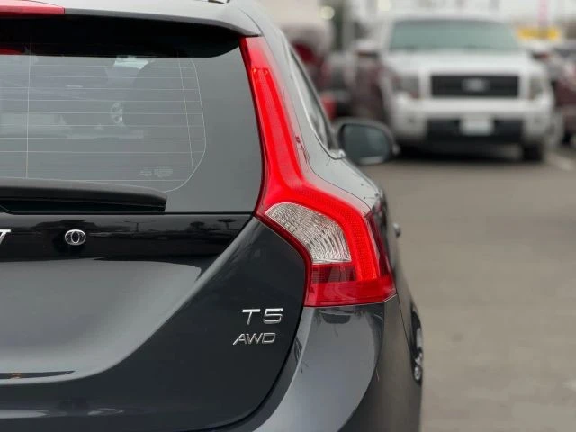 2015 Volvo V60 1st Gen - Image 9 of 12