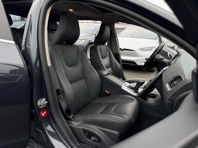 2015 Volvo V60 1st Gen - Image 11 of 12
