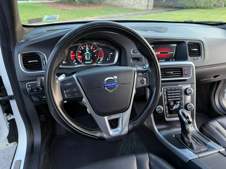 2015 Volvo V60 1st Gen - Image 13 of 20