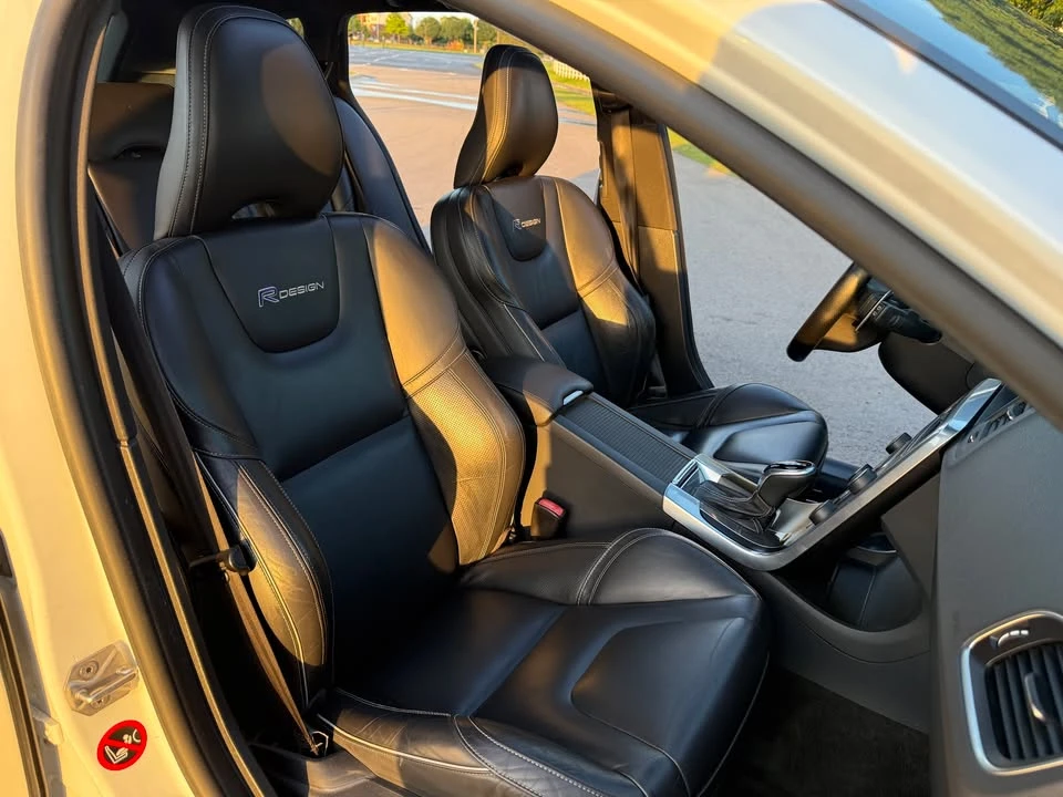 2015 Volvo V60 1st Gen - Image 15 of 20