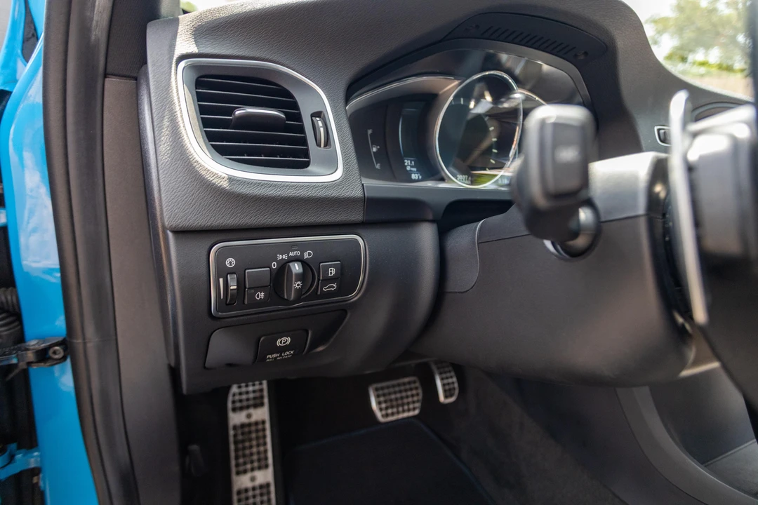 2015 Volvo V60 1st Gen - Image 23 of 31