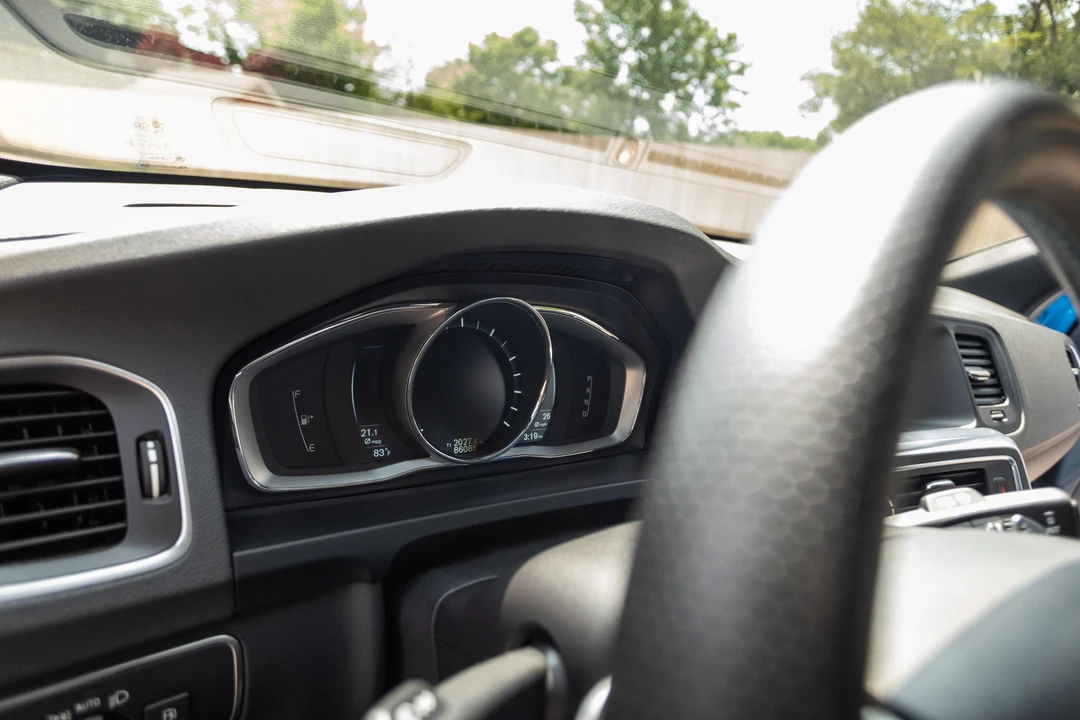 2015 Volvo V60 1st Gen - Image 24 of 31