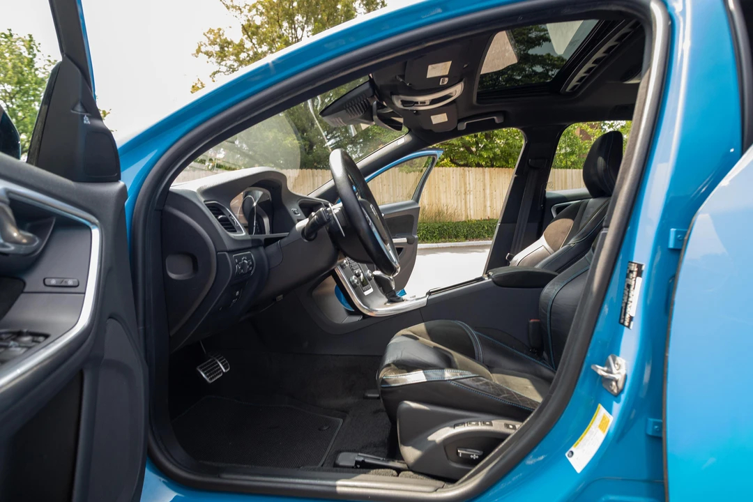 2015 Volvo V60 1st Gen - Image 19 of 31