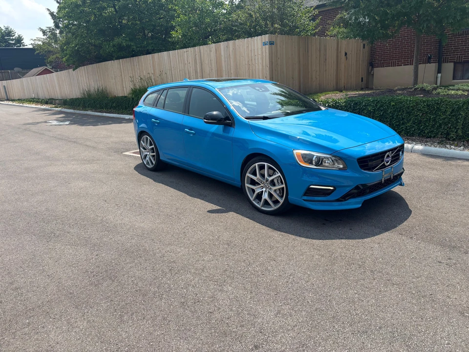 2015 Volvo V60 1st Gen - Image 9 of 31