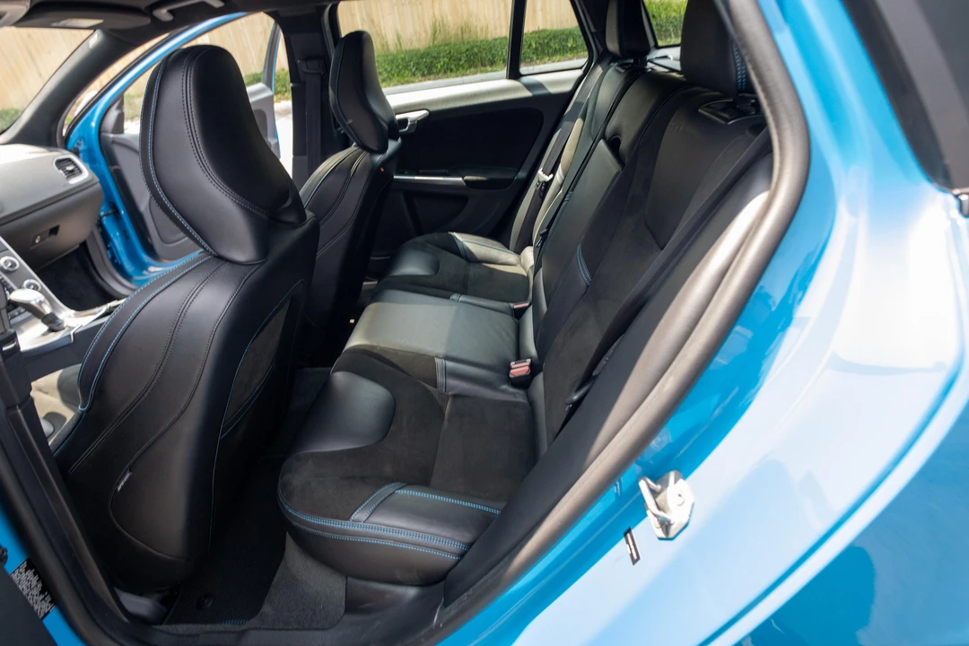 2015 Volvo V60 1st Gen - Image 17 of 31