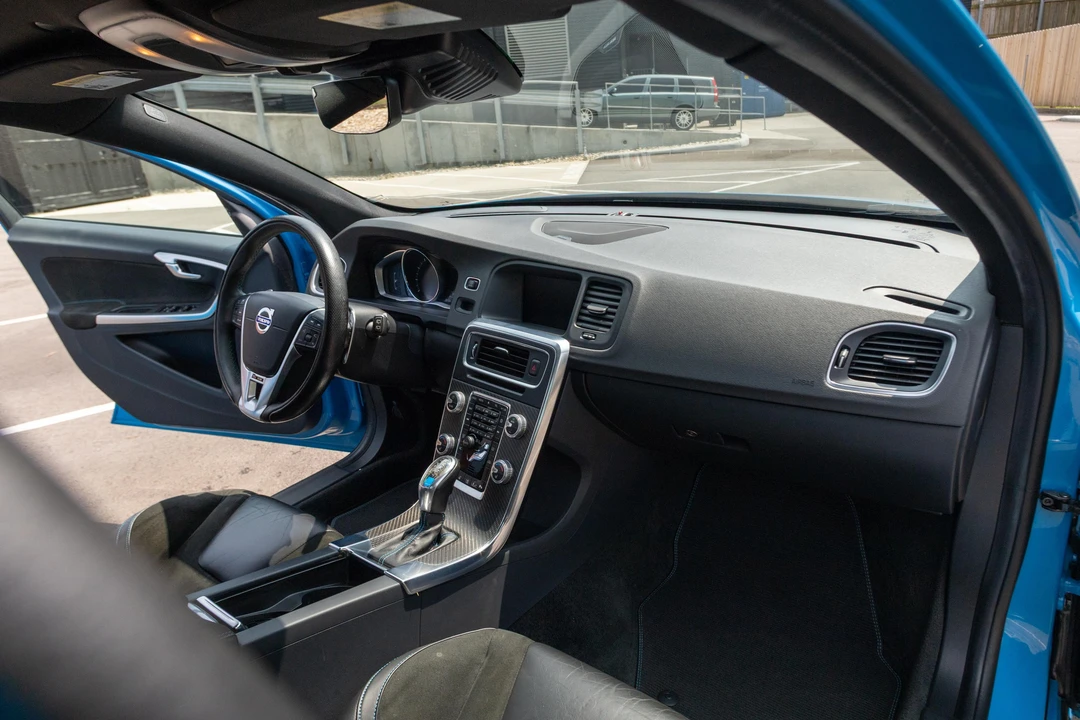 2015 Volvo V60 1st Gen - Image 16 of 31